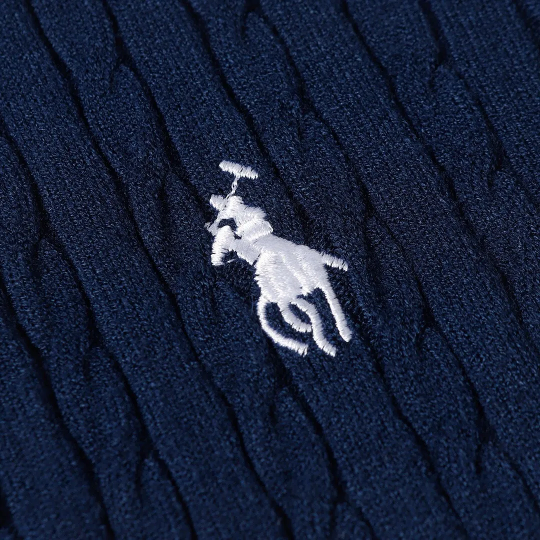 P166 Style No.: 602 -Ralph Lauren RL cardigan with classic war horse logo embroidery on the chest, long-sleeved sweater sweater jacket -The item is made of custom-dyed and custom-spun yarn, purchased from the original version. A full set of customized accessories. Details determine success or failure. Heavy new autumn and winter style. The weight of the item is as high as 800 grams. It is soft and delicate and does not tie the body. The upper body effect is very nice. Loose fit. Women's style. -Color: black, off-white, milk tea, light gray, dark gray. Navy blue red khaki red - Size: S / M / L S size 80-100 catties M size 100-120 catties Large size 120-135 catties